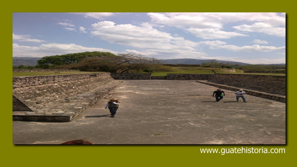 Excavaciones con fines arqueológicos en Mixco Viejo